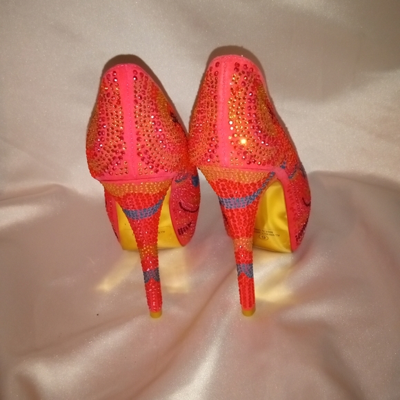 Heels - Picture 4 of 6